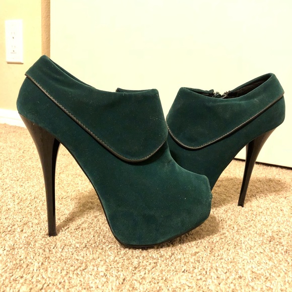Qupid Shoes - Booties NWOT